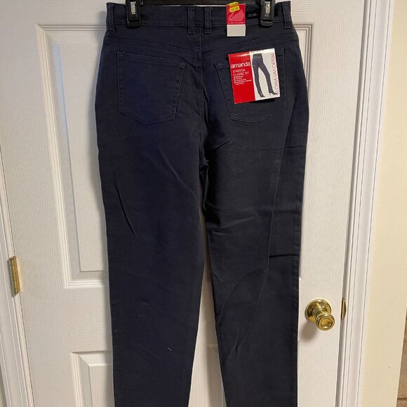 Women's Gloria Vanderbilt size 10 stretch medium classic fit amanda jeans NWT - Picture 2 of 2